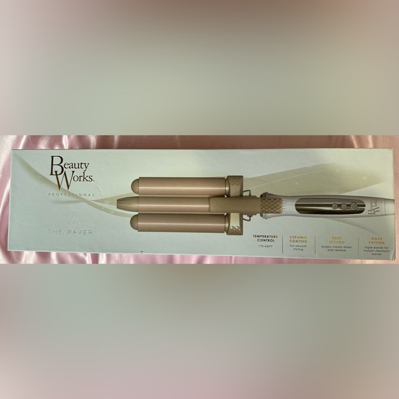 💛FINAL SALE💛✨HOST PICK✨ The Waver 3 Barrel Hair Waver from Beauty Works NWOT - Picture 2 of 9